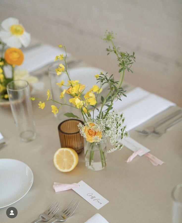 wedding colour scheme wedding table setting with lemons