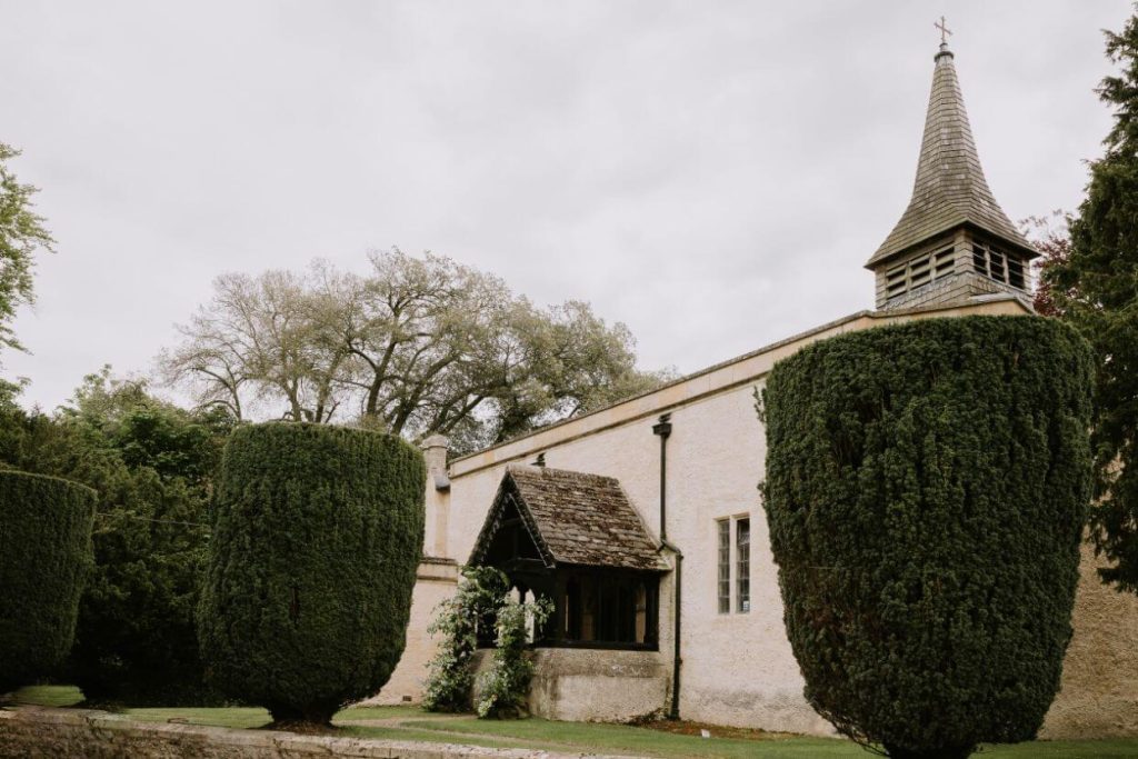 Oxfordshire wedding planner exterior of country church